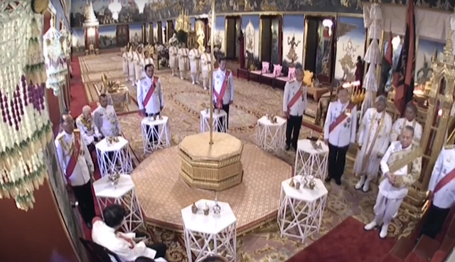 Toàn cảnh lễ đăng quang của Nhà vua Thái Lan Rama X - Ảnh 9.