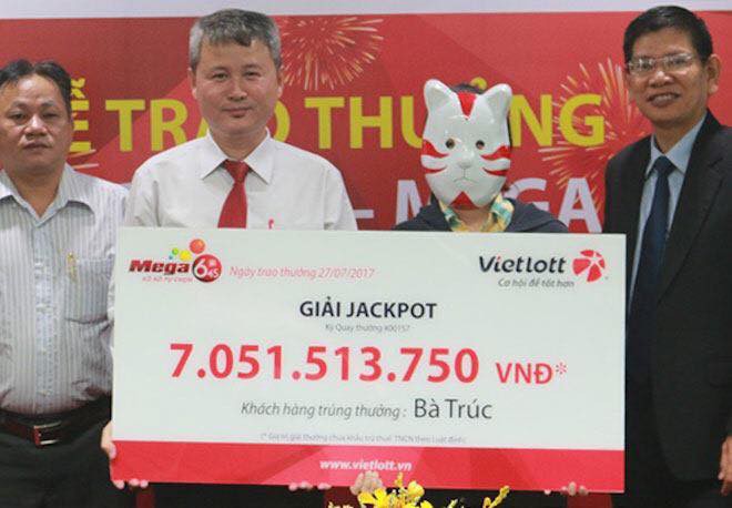 Bộ sưu tập những chiếc mặt nạ Vietlott đủ thể loại của chủ nhân giải Jackpot trị giá hàng tỷ đồng - Ảnh 11.