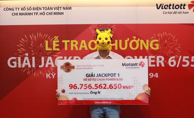 Bộ sưu tập những chiếc mặt nạ Vietlott đủ thể loại của chủ nhân giải Jackpot trị giá hàng tỷ đồng - Ảnh 3.