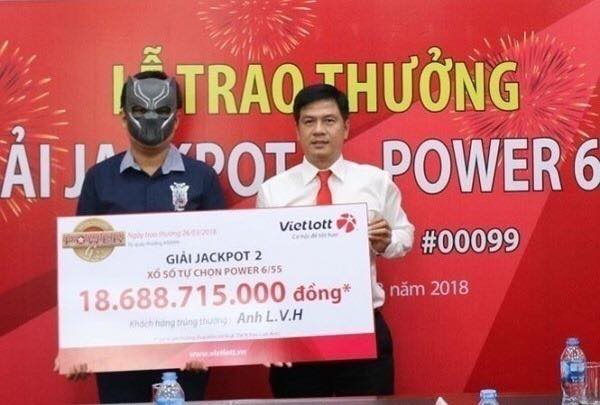 Bộ sưu tập những chiếc mặt nạ Vietlott đủ thể loại của chủ nhân giải Jackpot trị giá hàng tỷ đồng - Ảnh 7.