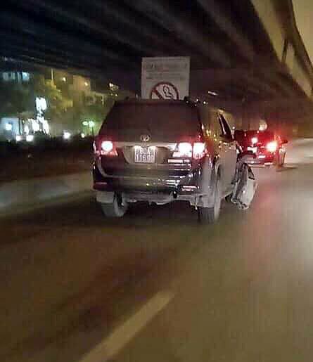Xe biển xanh bỏ chạy sau khi g&acirc;y tai nạn thuộc một đơn vị Bộ C&ocirc;ng an - Ảnh 2.