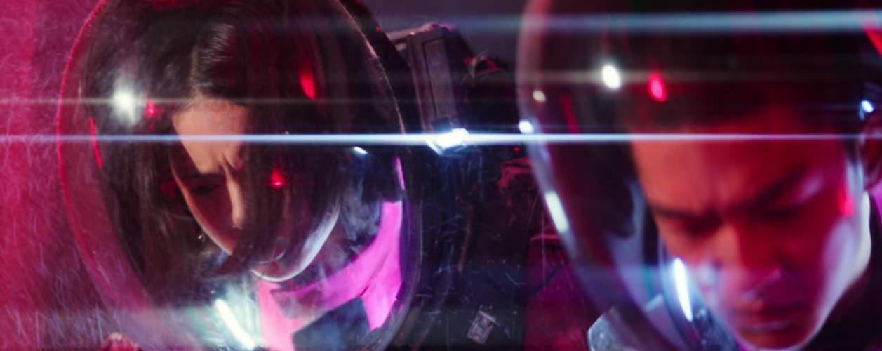 Lưu Lạc Địa Cầu:  Bom tấn ăn kh&aacute;ch nhất thế giới 2019 chỉ sau MARVEL, 10 điểm kỹ xảo 5 điểm nội dung - Ảnh 11.