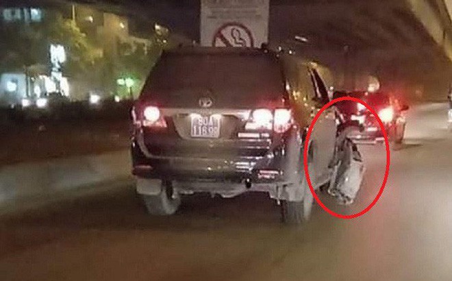 Tài xế xe ôm bị xe biển xanh đâm bỏ chạy sức khoẻ suy kiệt, không thể cử động - Ảnh 1.