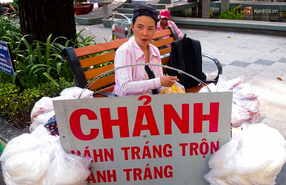 Sài Gòn: những hàng quán bình dân vỉa hè nổi tiếng về sự... chảnh nhưng lạ thay vẫn luôn mua may bán đắt - Ảnh 3.