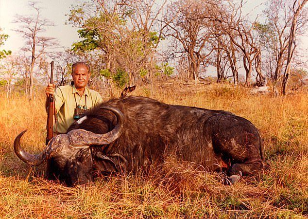 Ra tay sát hại hơn 1300 con voi, thợ săn tuyên bố: Loài voi sẽ sớm tuyệt chủng, thật đáng tiếc! - Ảnh 3.