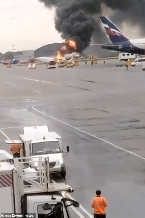 Hiện trường vụ cháy máy bay ở Nga, ít nhất 41 người thiệt mạng - Ảnh 12.