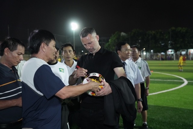 Huyền thoại Manchester United chung tay phát triển bóng đá học đường ở Việt Nam - Ảnh 4.