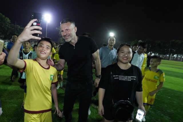 Huyền thoại Manchester United chung tay phát triển bóng đá học đường ở Việt Nam - Ảnh 5.