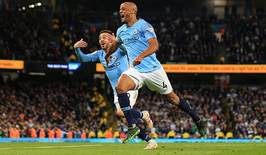 Trong lúc tưởng chừng tuyệt vọng nhất, Man City lại nắm chức vô địch Ngoại hạng Anh trong tay nhờ siêu phẩm nã đại bác của người mà không ai ngờ đến - Ảnh 2.