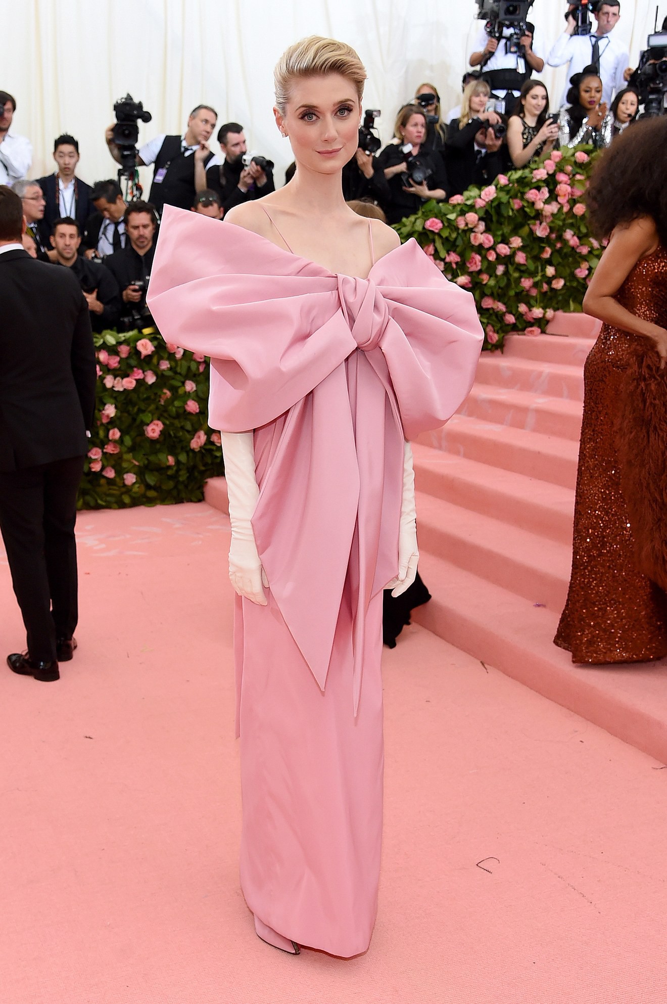 Met Gala 2019: Khó ai chơi lớn bằng Lady Gaga, Katy Perry hóa đèn chùm nhưng chặt chém không kém là nam nhân dát vàng nằm kiệu - Ảnh 42.