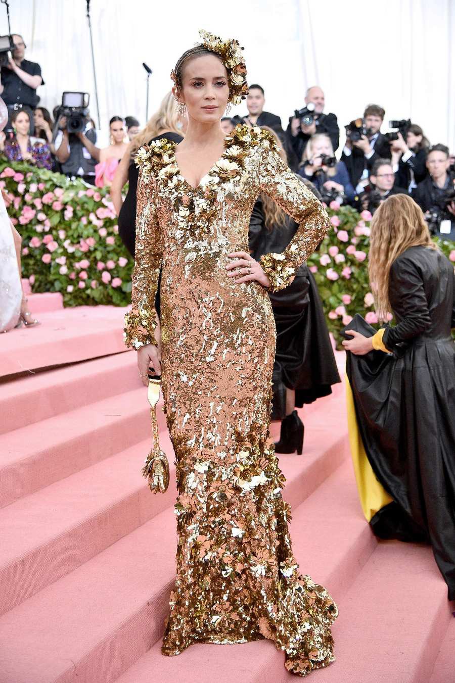 Met Gala 2019: Khó ai chơi lớn bằng Lady Gaga, Katy Perry hóa đèn chùm nhưng chặt chém không kém là nam nhân dát vàng nằm kiệu - Ảnh 47.