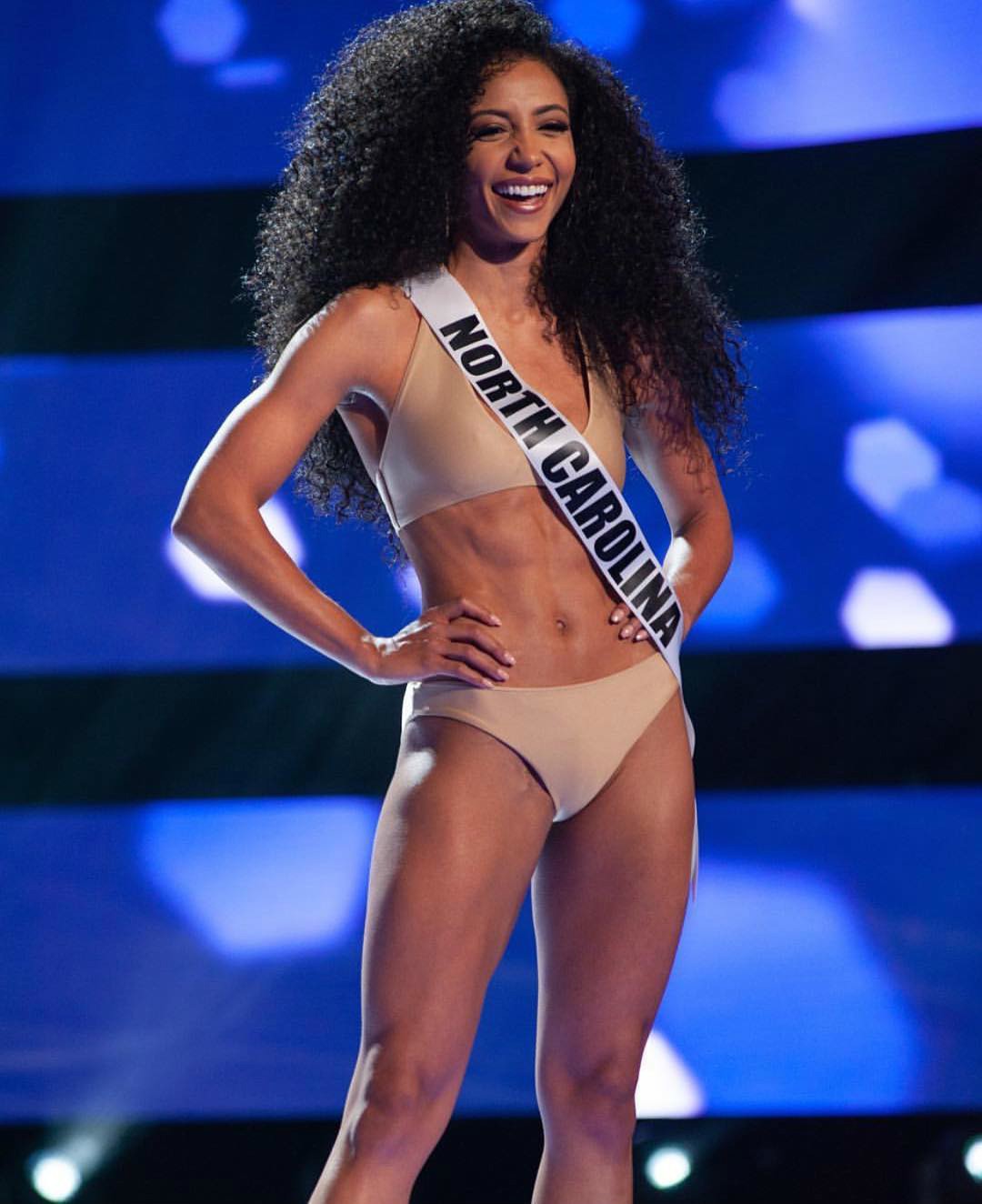 Đối thủ Hoàng Thùy tại Miss Universe 2019: Từ cơ bụng 6 múi đến thành tích cực khủng đủ sức nuốt chửng bất cứ người đẹp nào! - Ảnh 8. Đối thủ Hoàng Thùy tại Miss Universe 2019: Từ cơ bụng 6 múi đến thành tích cực khủng đủ sức nuốt chửng bất cứ người đẹp nào! - Ảnh 8.