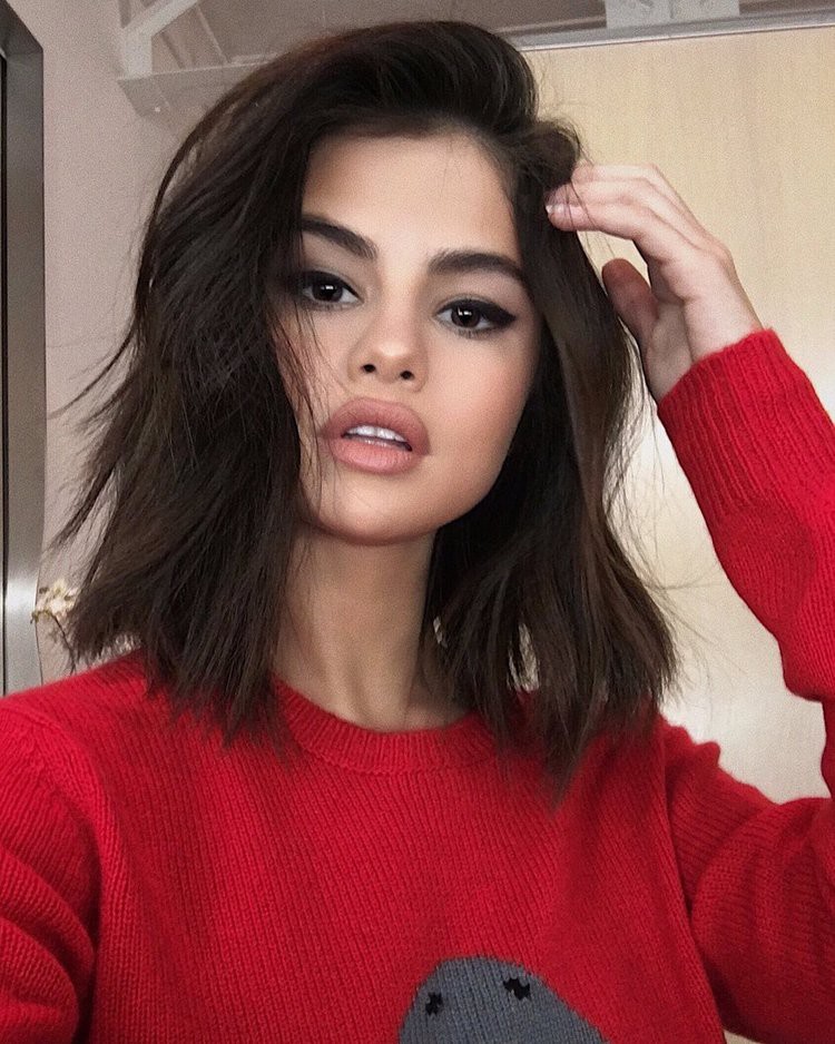 Top 10 ảnh Photoshop fail toàn tập của sao: Có người teo nửa bụng, nóng nhất vẫn là hội chị em Kardashian - Ảnh 1. Top 10 ảnh Photoshop fail toàn tập của sao: Có người teo nửa bụng, nóng nhất vẫn là hội chị em Kardashian - Ảnh 1.