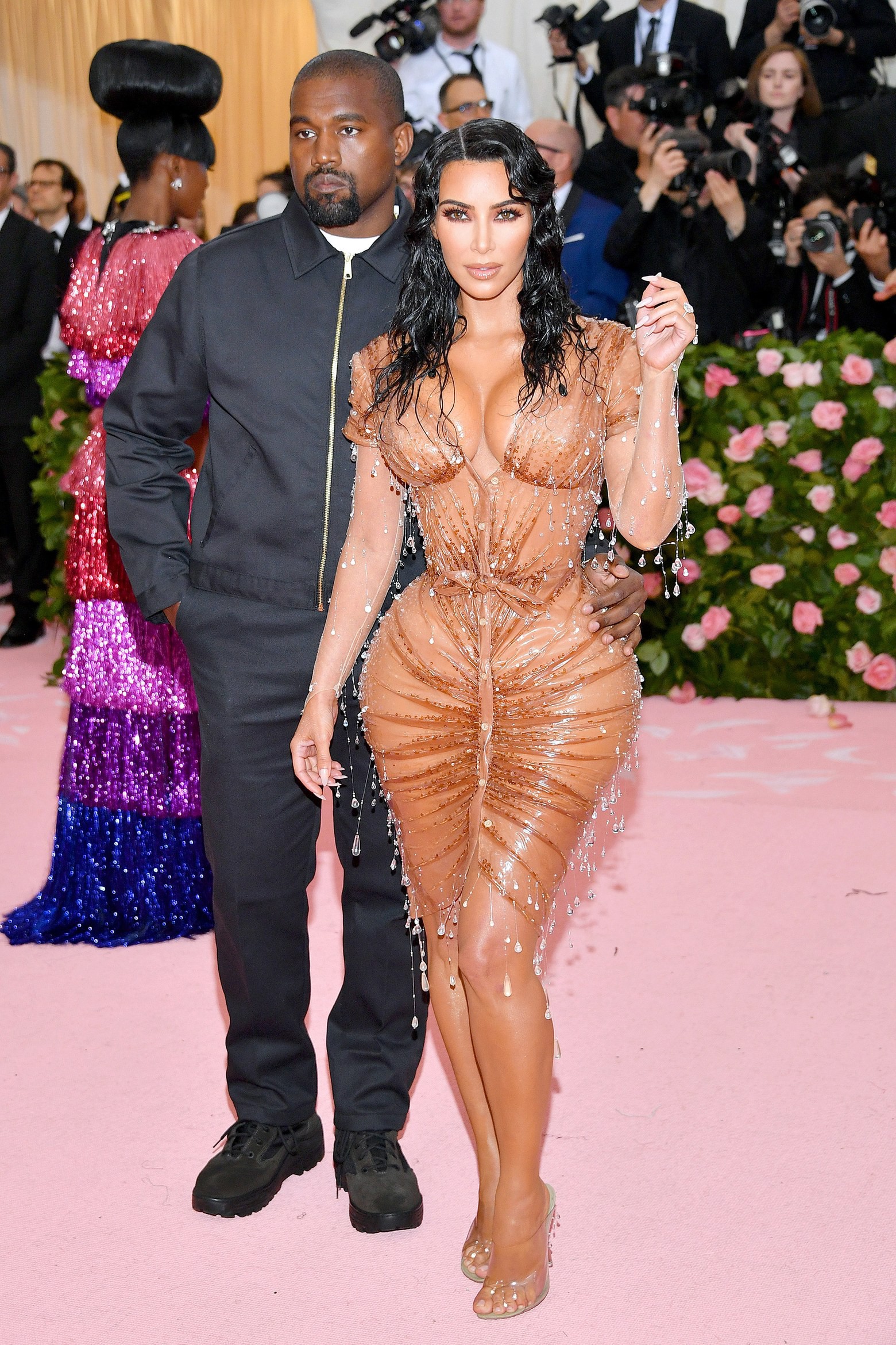Met Gala 2019 (P2): Kylie và Kendall nổi nhất hội, Kim diện váy chảy nước ảo diệu nhưng bó nghẹt thở - Ảnh 2. Met Gala 2019 (P2): Kylie và Kendall nổi nhất hội, Kim diện váy chảy nước ảo diệu nhưng bó nghẹt thở - Ảnh 2.