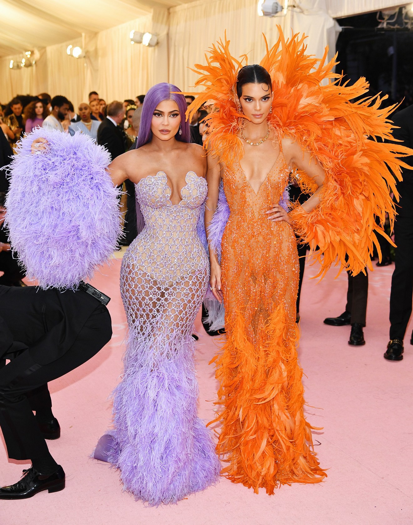 Met Gala 2019 (P2): Kylie và Kendall nổi nhất hội, Kim diện váy chảy nước ảo diệu nhưng bó nghẹt thở - Ảnh 1. Met Gala 2019 (P2): Kylie và Kendall nổi nhất hội, Kim diện váy chảy nước ảo diệu nhưng bó nghẹt thở - Ảnh 1.