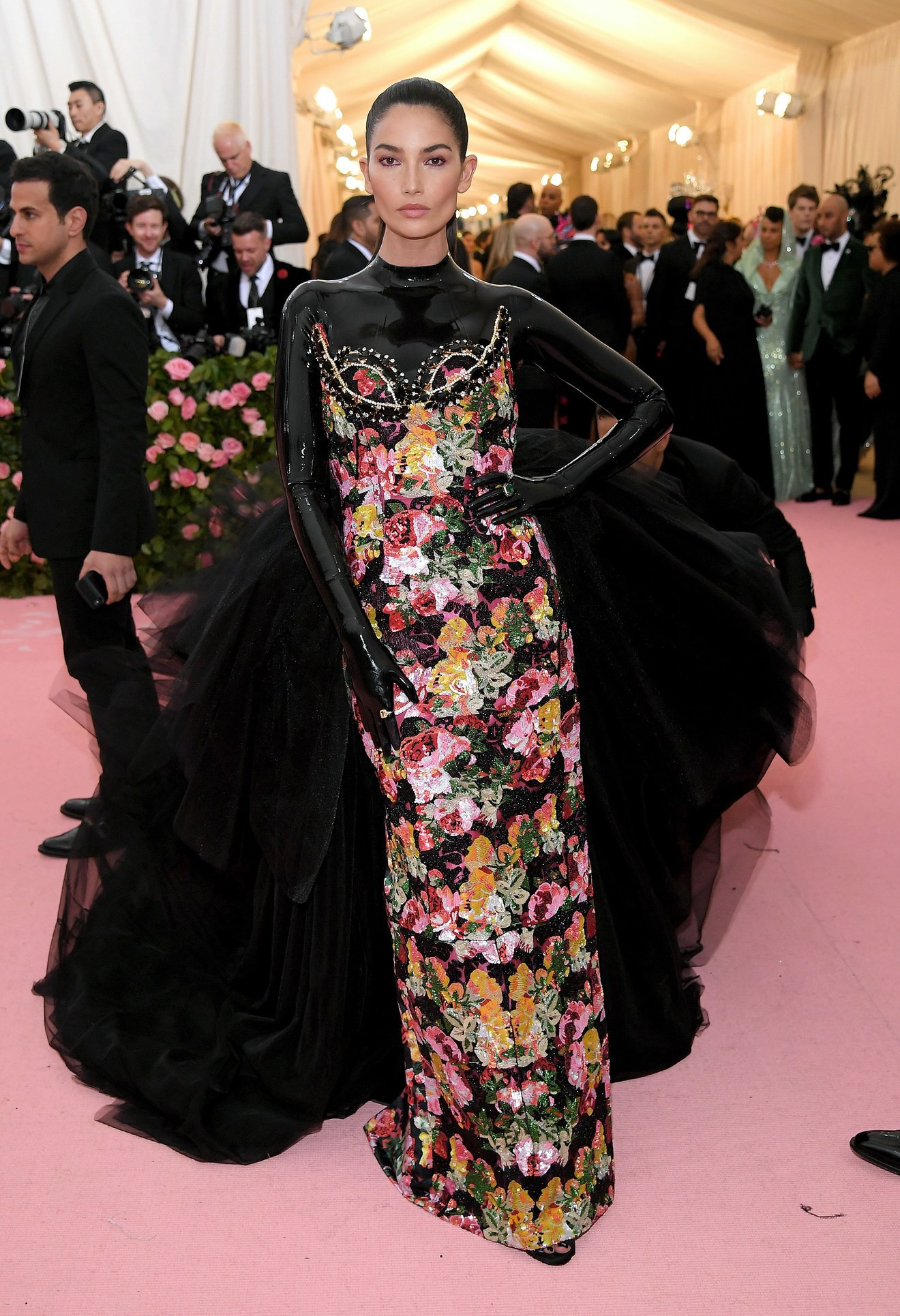 Met Gala 2019 (P2): Kylie và Kendall nổi nhất hội, Kim diện váy chảy nước ảo diệu nhưng bó nghẹt thở - Ảnh 5. Met Gala 2019 (P2): Kylie và Kendall nổi nhất hội, Kim diện váy chảy nước ảo diệu nhưng bó nghẹt thở - Ảnh 5.