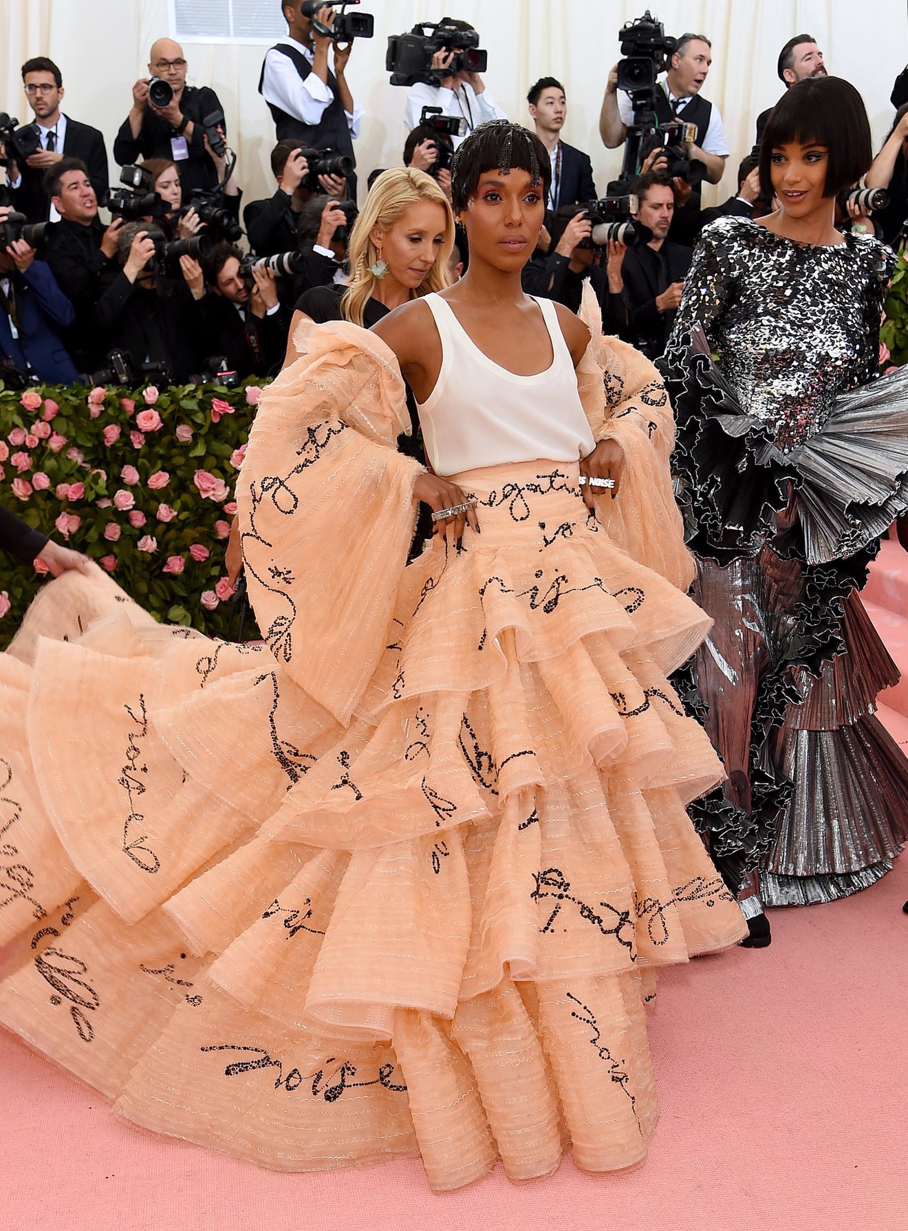 Met Gala 2019 (P2): Kylie và Kendall nổi nhất hội, Kim diện váy chảy nước ảo diệu nhưng bó nghẹt thở - Ảnh 6. Met Gala 2019 (P2): Kylie và Kendall nổi nhất hội, Kim diện váy chảy nước ảo diệu nhưng bó nghẹt thở - Ảnh 6.