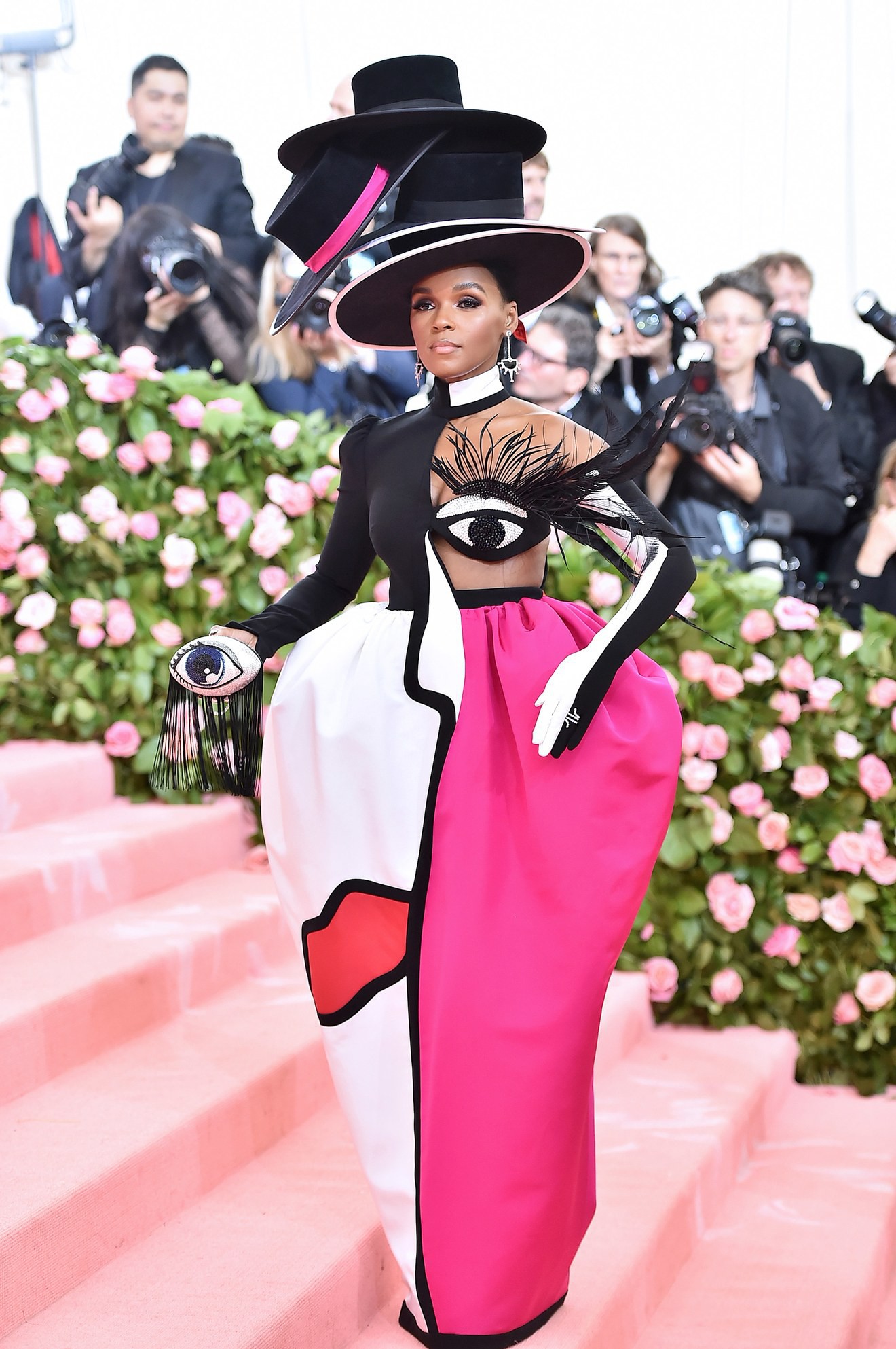 Met Gala 2019 (P2): Kylie và Kendall nổi nhất hội, Kim diện váy chảy nước ảo diệu nhưng bó nghẹt thở - Ảnh 7. Met Gala 2019 (P2): Kylie và Kendall nổi nhất hội, Kim diện váy chảy nước ảo diệu nhưng bó nghẹt thở - Ảnh 7.