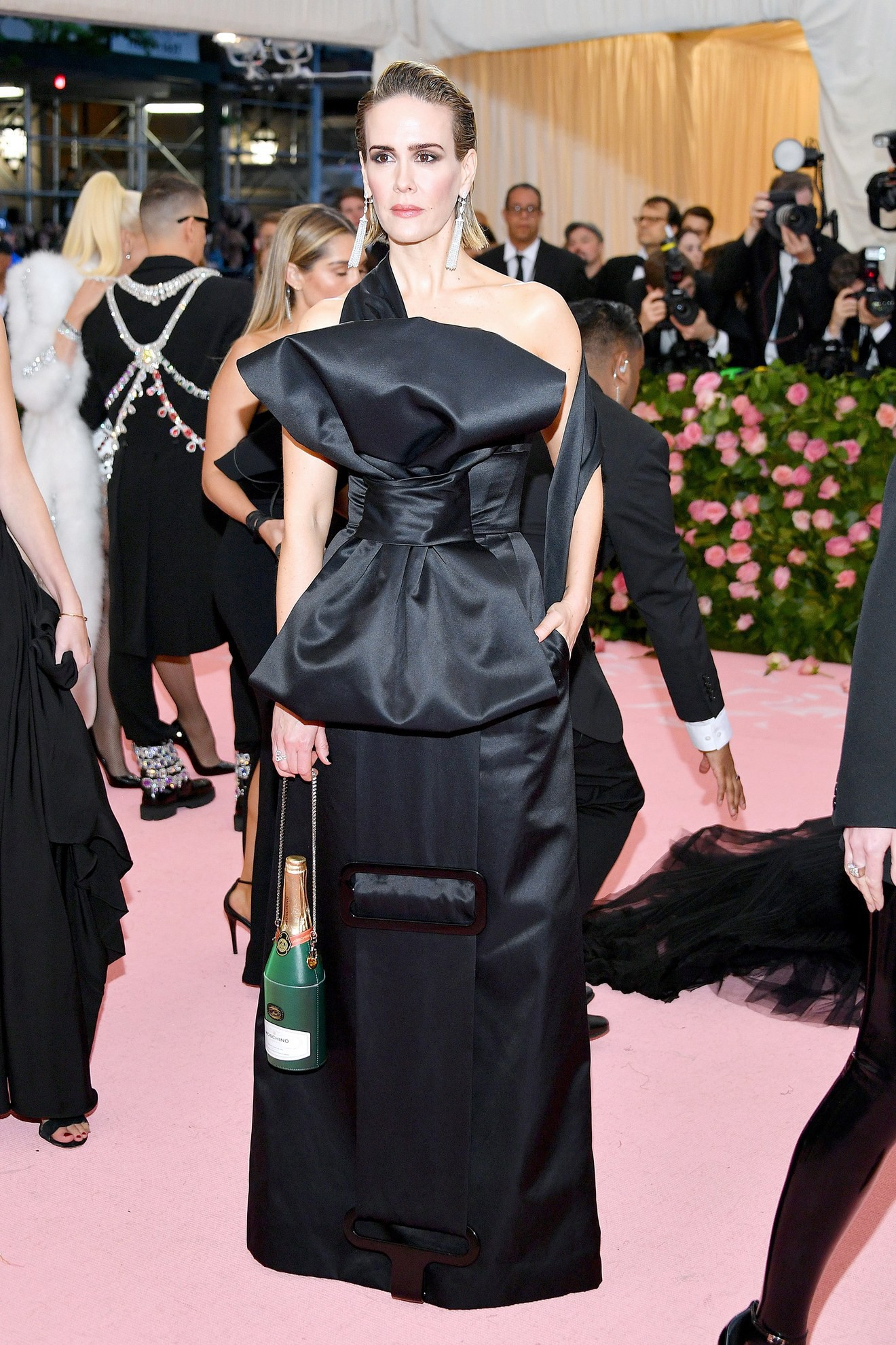 Met Gala 2019 (P2): Kylie và Kendall nổi nhất hội, Kim diện váy chảy nước ảo diệu nhưng bó nghẹt thở - Ảnh 20. Met Gala 2019 (P2): Kylie và Kendall nổi nhất hội, Kim diện váy chảy nước ảo diệu nhưng bó nghẹt thở - Ảnh 20.