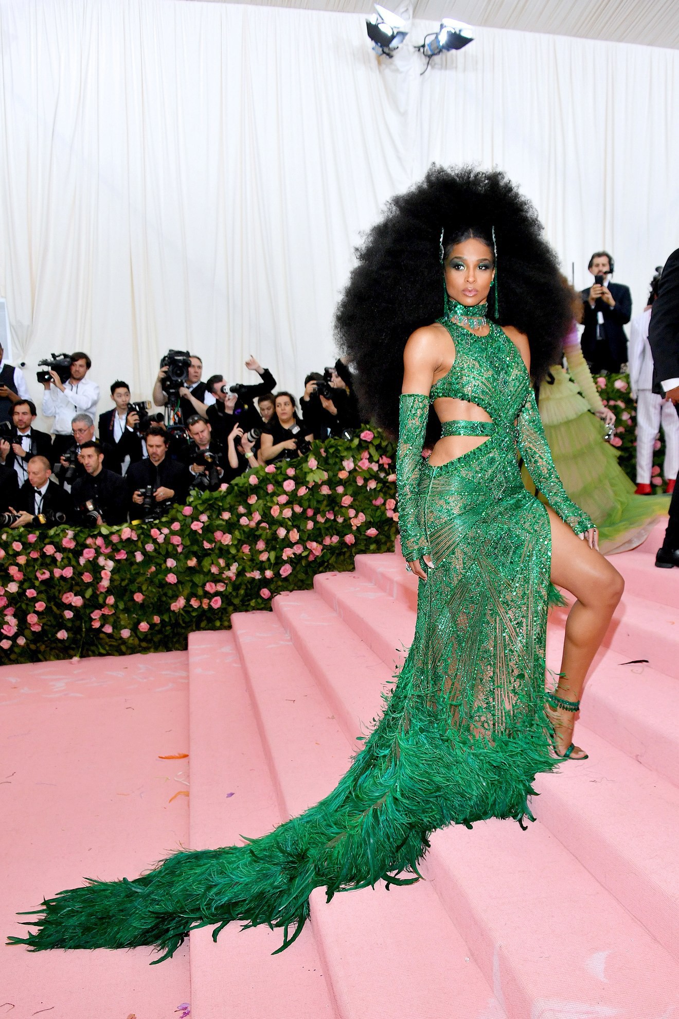 Met Gala 2019 (P2): Kylie và Kendall nổi nhất hội, Kim diện váy chảy nước ảo diệu nhưng bó nghẹt thở - Ảnh 26. Met Gala 2019 (P2): Kylie và Kendall nổi nhất hội, Kim diện váy chảy nước ảo diệu nhưng bó nghẹt thở - Ảnh 26.
