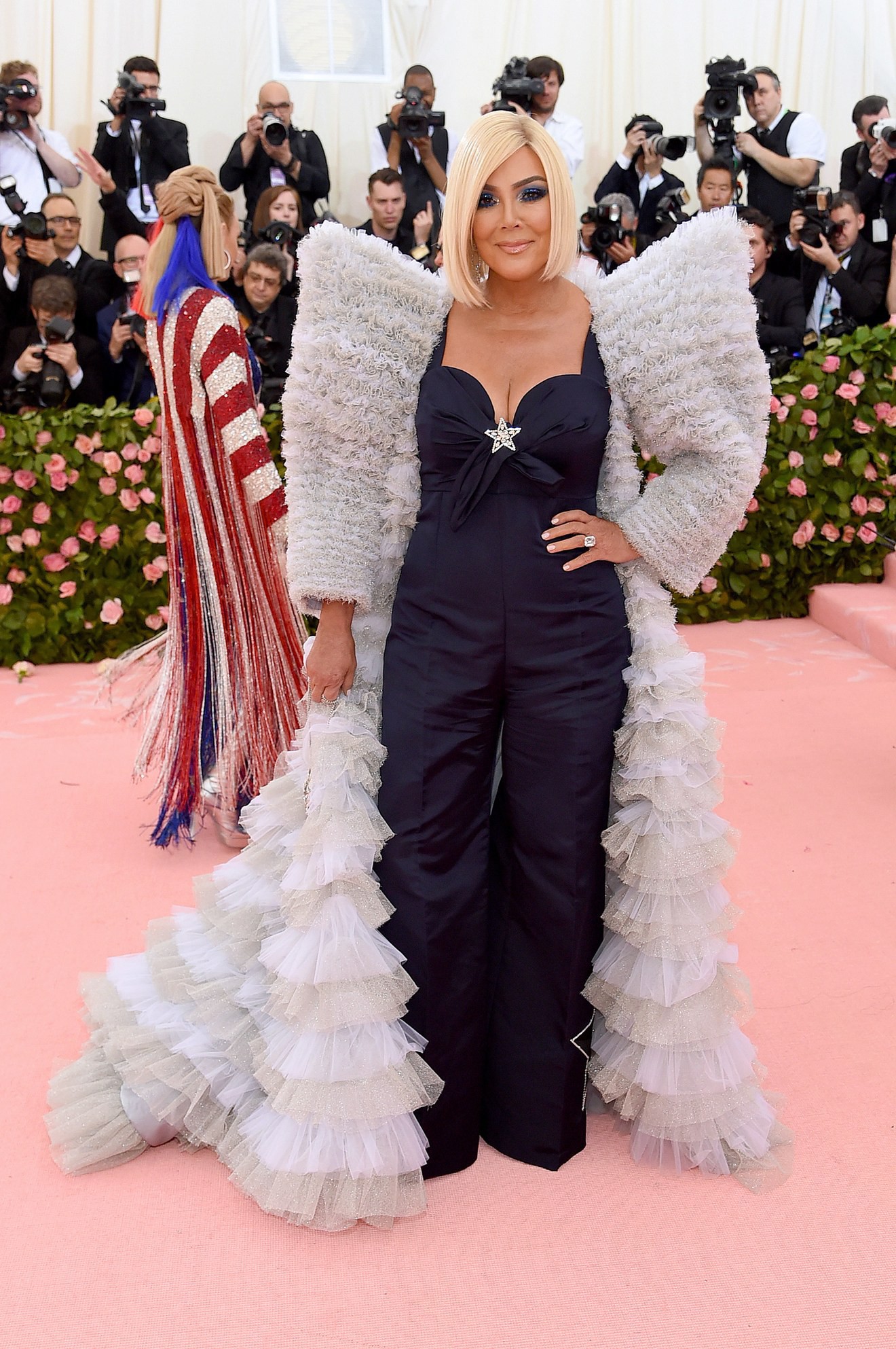 Met Gala 2019 (P2): Kylie và Kendall nổi nhất hội, Kim diện váy chảy nước ảo diệu nhưng bó nghẹt thở - Ảnh 31. Met Gala 2019 (P2): Kylie và Kendall nổi nhất hội, Kim diện váy chảy nước ảo diệu nhưng bó nghẹt thở - Ảnh 31.