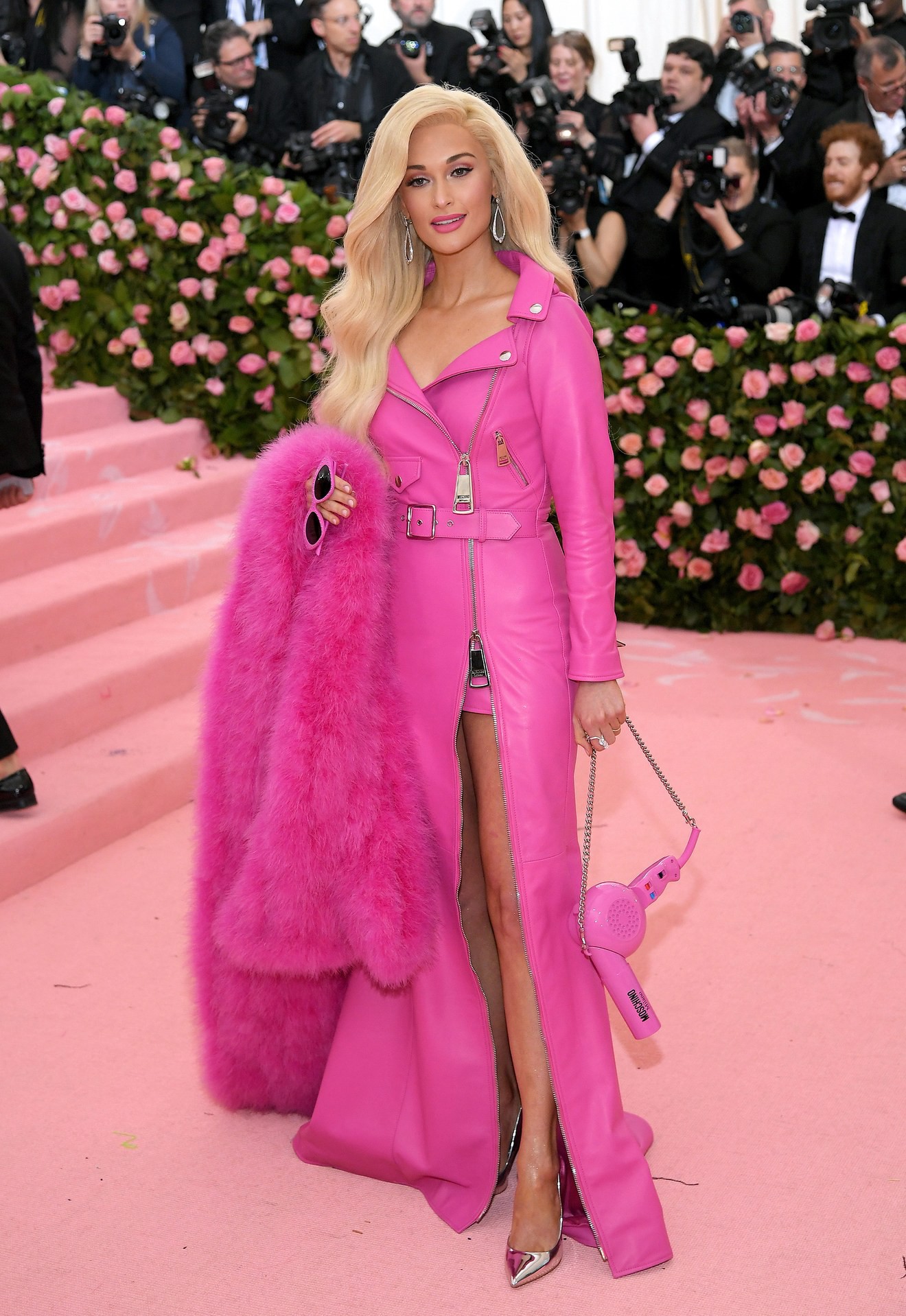Met Gala 2019 (P2): Kylie và Kendall nổi nhất hội, Kim diện váy chảy nước ảo diệu nhưng bó nghẹt thở - Ảnh 40. Met Gala 2019 (P2): Kylie và Kendall nổi nhất hội, Kim diện váy chảy nước ảo diệu nhưng bó nghẹt thở - Ảnh 40.