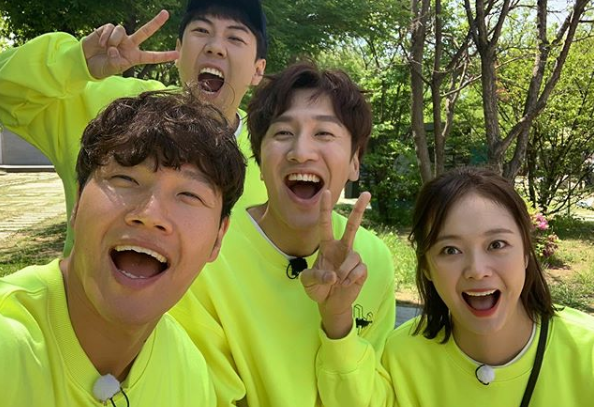 Kim Jong Kook đăng ảnh chụp với Jeon So Min, fan ùa vào hỏi: Song Ji Hyo đâu rồi? - Ảnh 1.