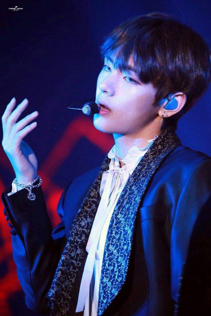 Top 5 idol gen 3 được mệnh danh là ông hoàng sân khấu: BTS có đến 2 đại diện, thành viên này của EXO được gọi hồn - Ảnh 7. Top 5 idol gen 3 được mệnh danh là ông hoàng sân khấu: BTS có đến 2 đại diện, thành viên này của EXO được gọi hồn - Ảnh 7.