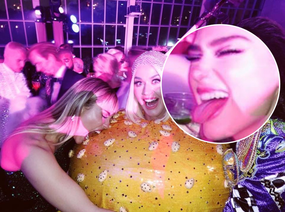 Chẳng mấy khi Katy Perry trông ngon miệng thế này, Miley Cyrus và Dua Lipa không ngại lao vào vừa cắn vừa liếm - Ảnh 5. Chẳng mấy khi Katy Perry trông ngon miệng thế này, Miley Cyrus và Dua Lipa không ngại lao vào vừa cắn vừa liếm - Ảnh 5.