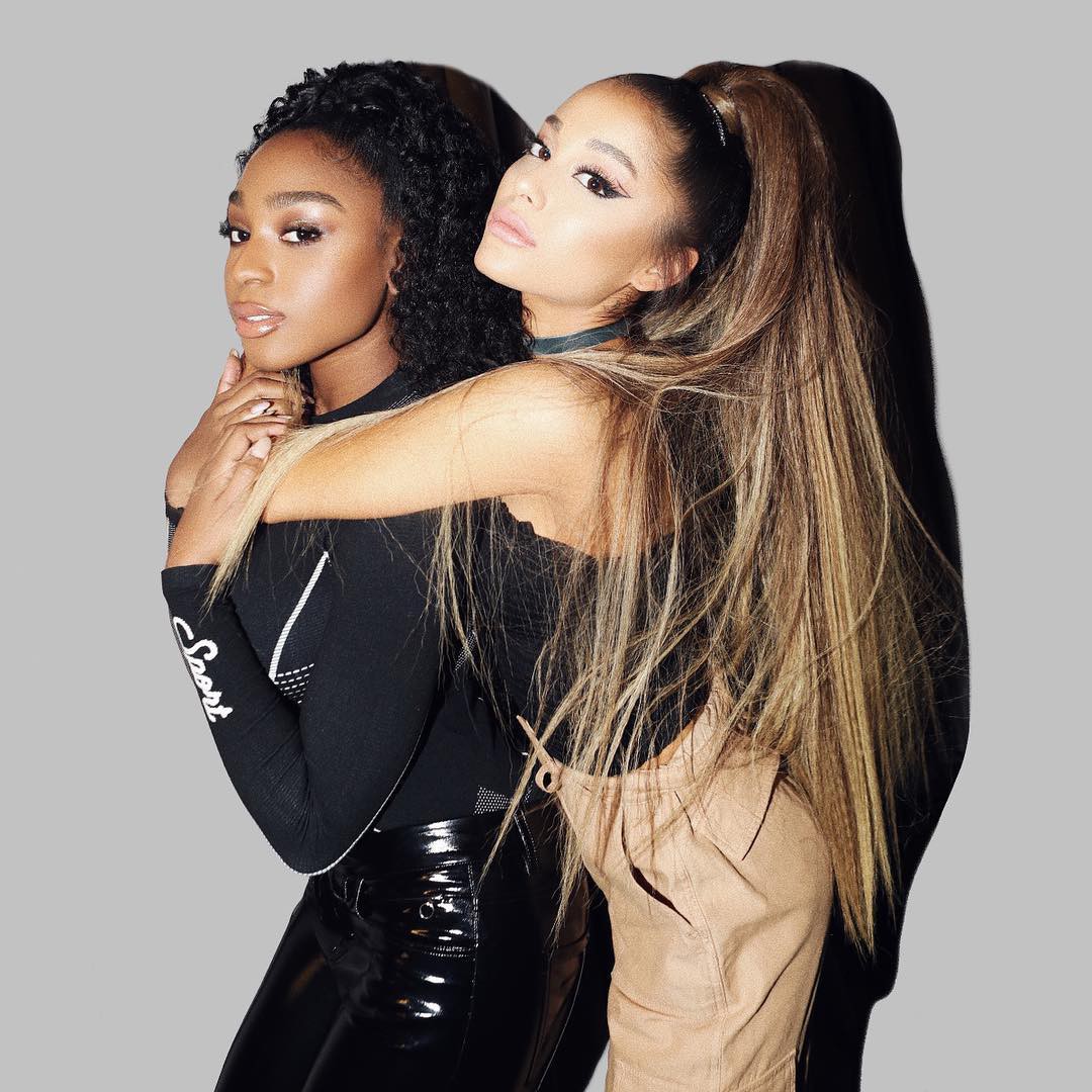 Cùng là khoe ảnh chụp với nghệ sĩ, Ariana Grande mê và ưu ái em út Jungkook (BTS) hơn hẳn qua động thái này - Ảnh 6. Cùng là khoe ảnh chụp với nghệ sĩ, Ariana Grande mê và ưu ái em út Jungkook (BTS) hơn hẳn qua động thái này - Ảnh 6.