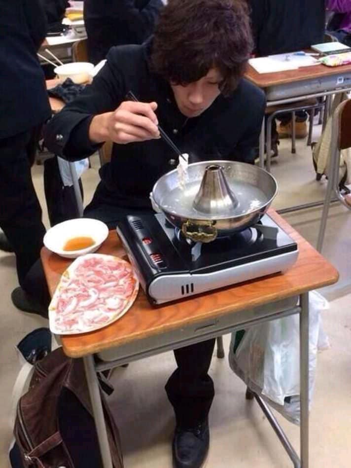 Những pha bày trò bá đạo chỉ học sinh mới có khiến ma quỷ cũng phải quỳ lạy tôn lên hàng đầu - Ảnh 12. Những pha bày trò bá đạo chỉ học sinh mới có khiến ma quỷ cũng phải quỳ lạy tôn lên hàng đầu - Ảnh 12.