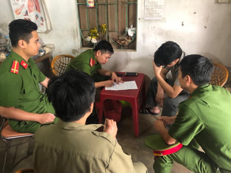 Can ngăn mâu thuẫn giữa hai vợ chồng, chiến sỹ cảnh sát 113 bị chém - Ảnh 2. Can ngăn mâu thuẫn giữa hai vợ chồng, chiến sỹ cảnh sát 113 bị chém - Ảnh 2.
