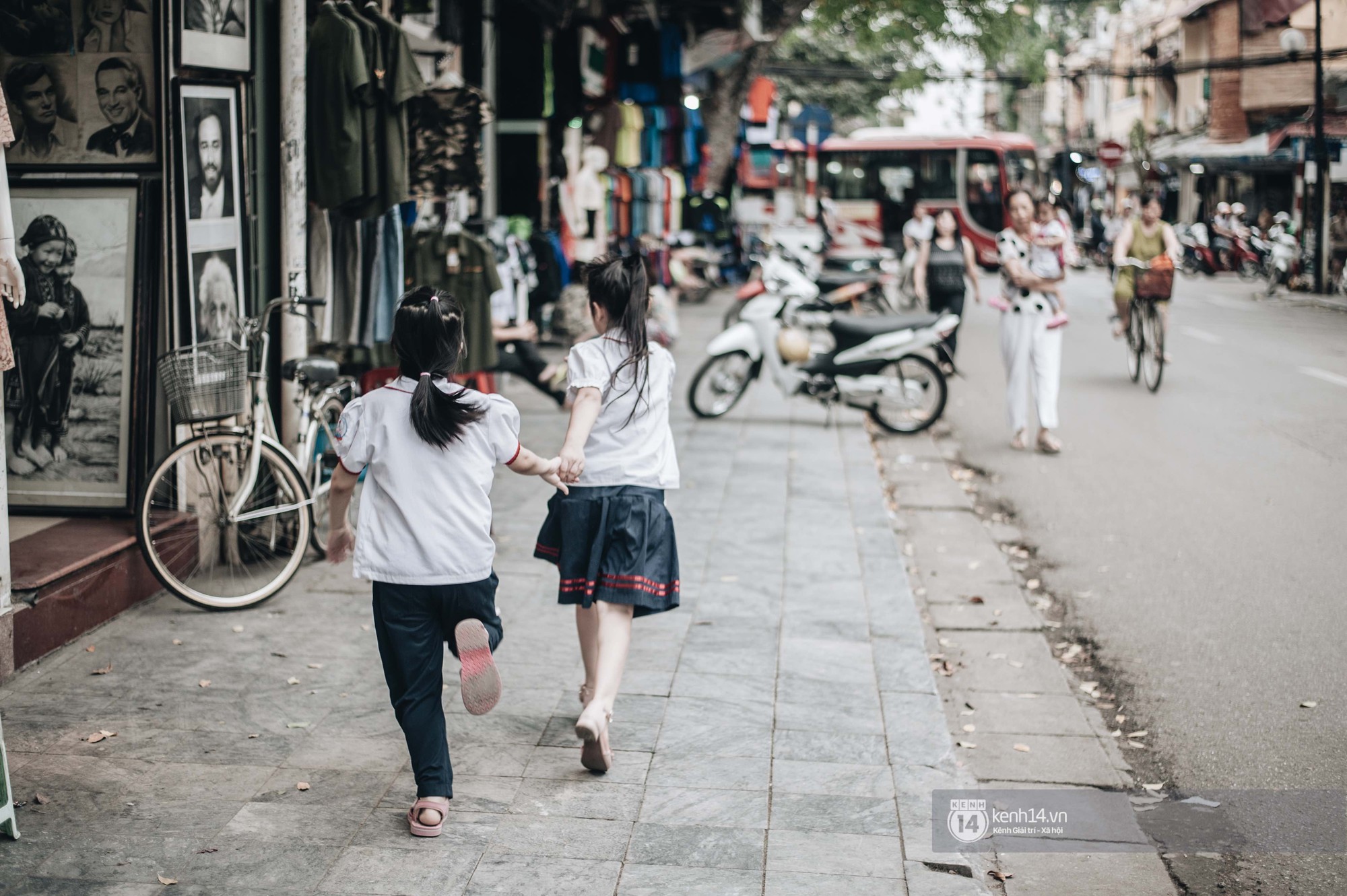 Chẳng mấy ai khen Hà Nội giữa tiết trời thế này, nhưng Hà Nội đẹp lắm, Hà Nội ơi! - Ảnh 13. Chẳng mấy ai khen Hà Nội giữa tiết trời thế này, nhưng Hà Nội đẹp lắm, Hà Nội ơi! - Ảnh 13.