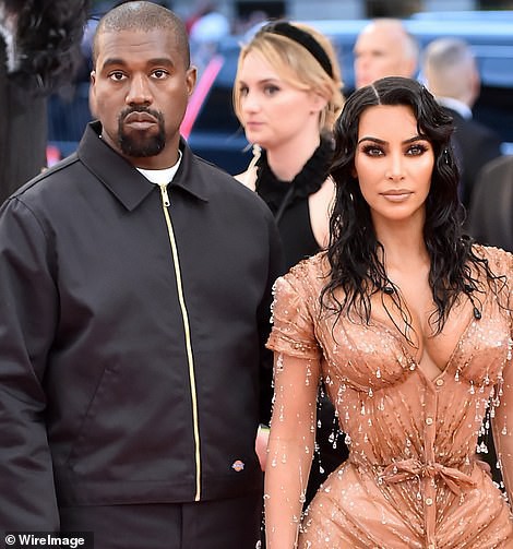 Biết nhà Kardashian giàu nhưng ai ngờ giàu đến độ này: Thầu hẳn khu đất khổng lồ xây 6 biệt thự trăm tỉ chỉ vì 1 lý do đơn giản - Ảnh 2.