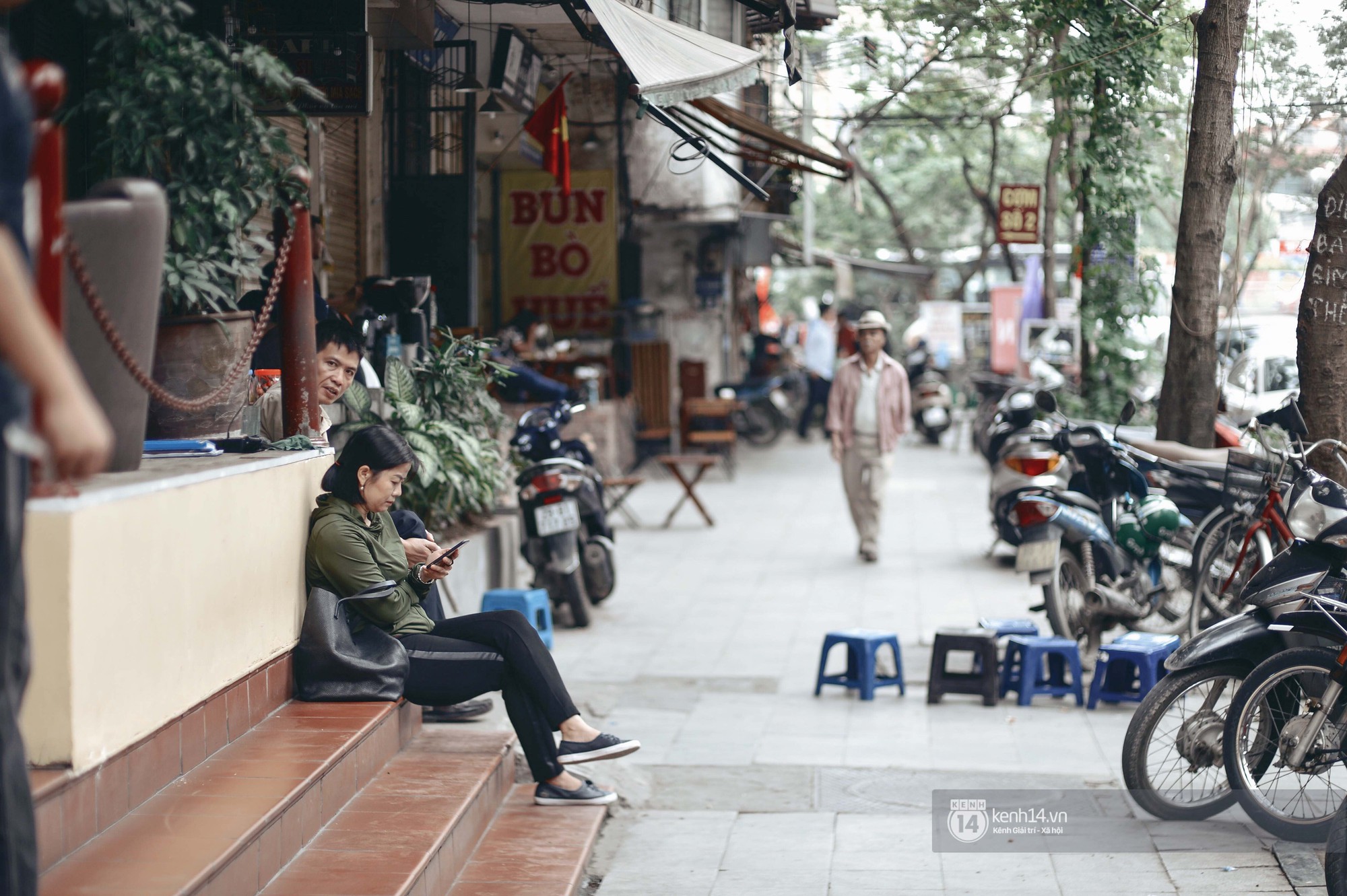 Chẳng mấy ai khen Hà Nội giữa tiết trời thế này, nhưng Hà Nội đẹp lắm, Hà Nội ơi! - Ảnh 7. Chẳng mấy ai khen Hà Nội giữa tiết trời thế này, nhưng Hà Nội đẹp lắm, Hà Nội ơi! - Ảnh 7.
