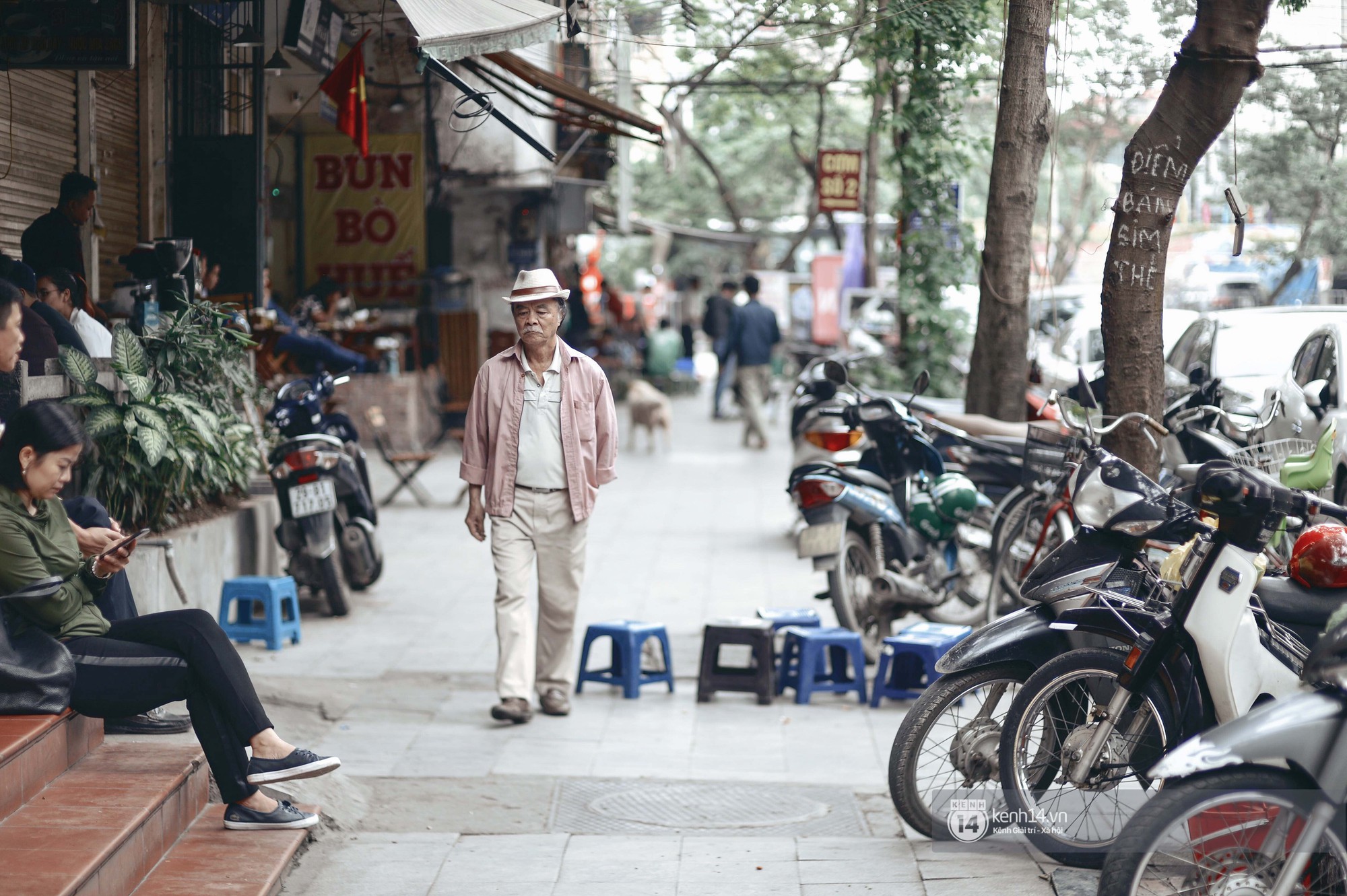 Chẳng mấy ai khen Hà Nội giữa tiết trời thế này, nhưng Hà Nội đẹp lắm, Hà Nội ơi! - Ảnh 9. Chẳng mấy ai khen Hà Nội giữa tiết trời thế này, nhưng Hà Nội đẹp lắm, Hà Nội ơi! - Ảnh 9.