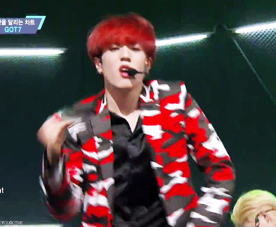 Top 5 idol gen 3 được mệnh danh l&agrave; &ocirc;ng ho&agrave;ng s&acirc;n khấu: BTS c&oacute; đến 2 đại diện, th&agrave;nh vi&ecirc;n n&agrave;y của EXO được gọi hồn - Ảnh 14.