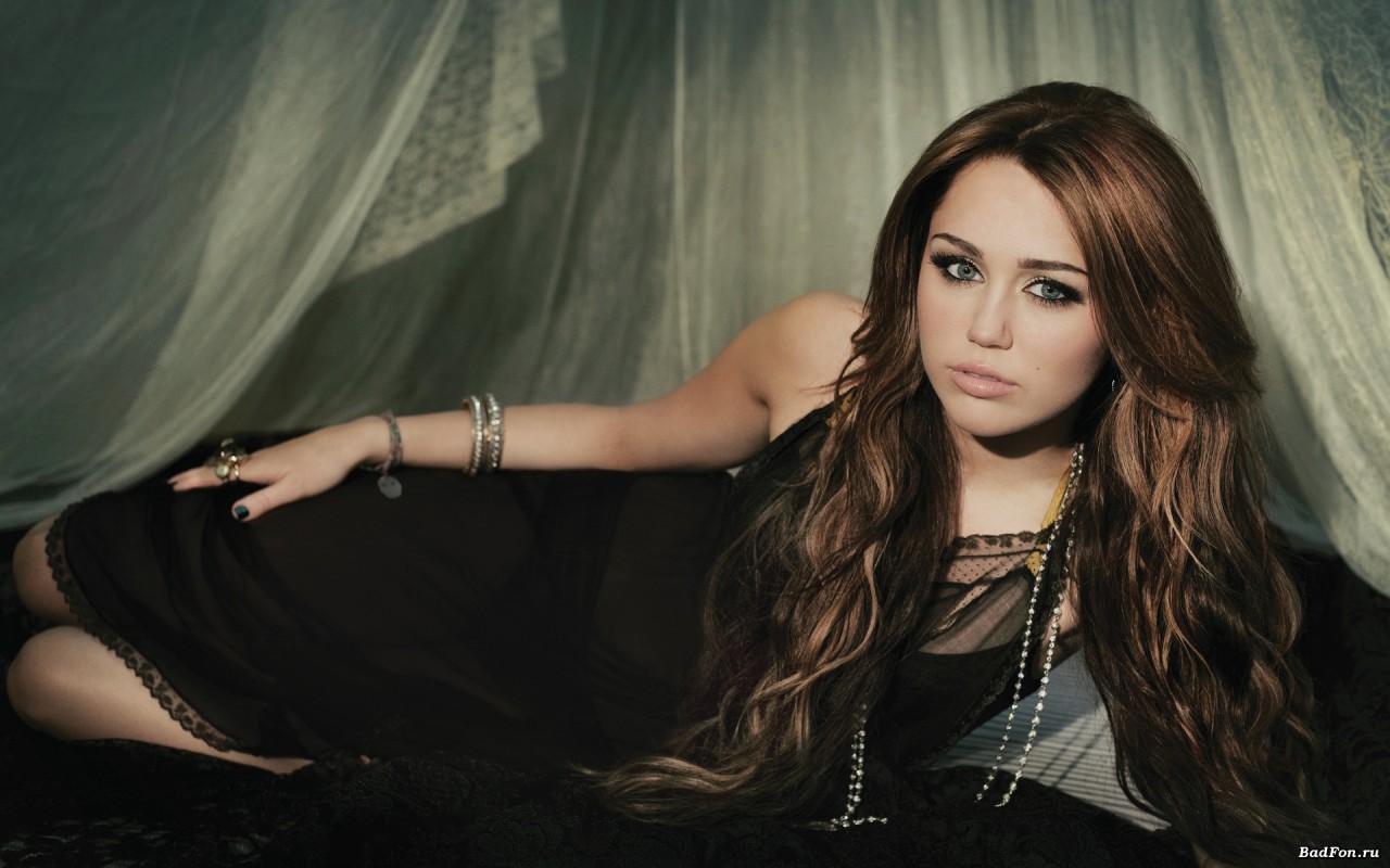 Miley Cyrus: Nàng công chúa Disney chinh phục cả thế giới và chàng hoàng tử đời mình bằng cái điên bản năng - Ảnh 4. Miley Cyrus: Nàng công chúa Disney chinh phục cả thế giới và chàng hoàng tử đời mình bằng cái điên bản năng - Ảnh 4.