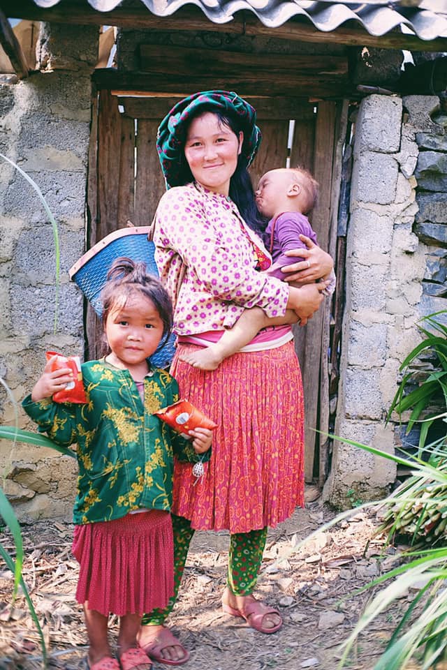 Cuộc trò chuyện lúc nửa đêm với cô gái đi Hà Giang để “gom về một vườn trẻ”: Chỉ mong các em mãi giữ được sự thuần khiết như hoa như sương vùng đất này - Ảnh 19.