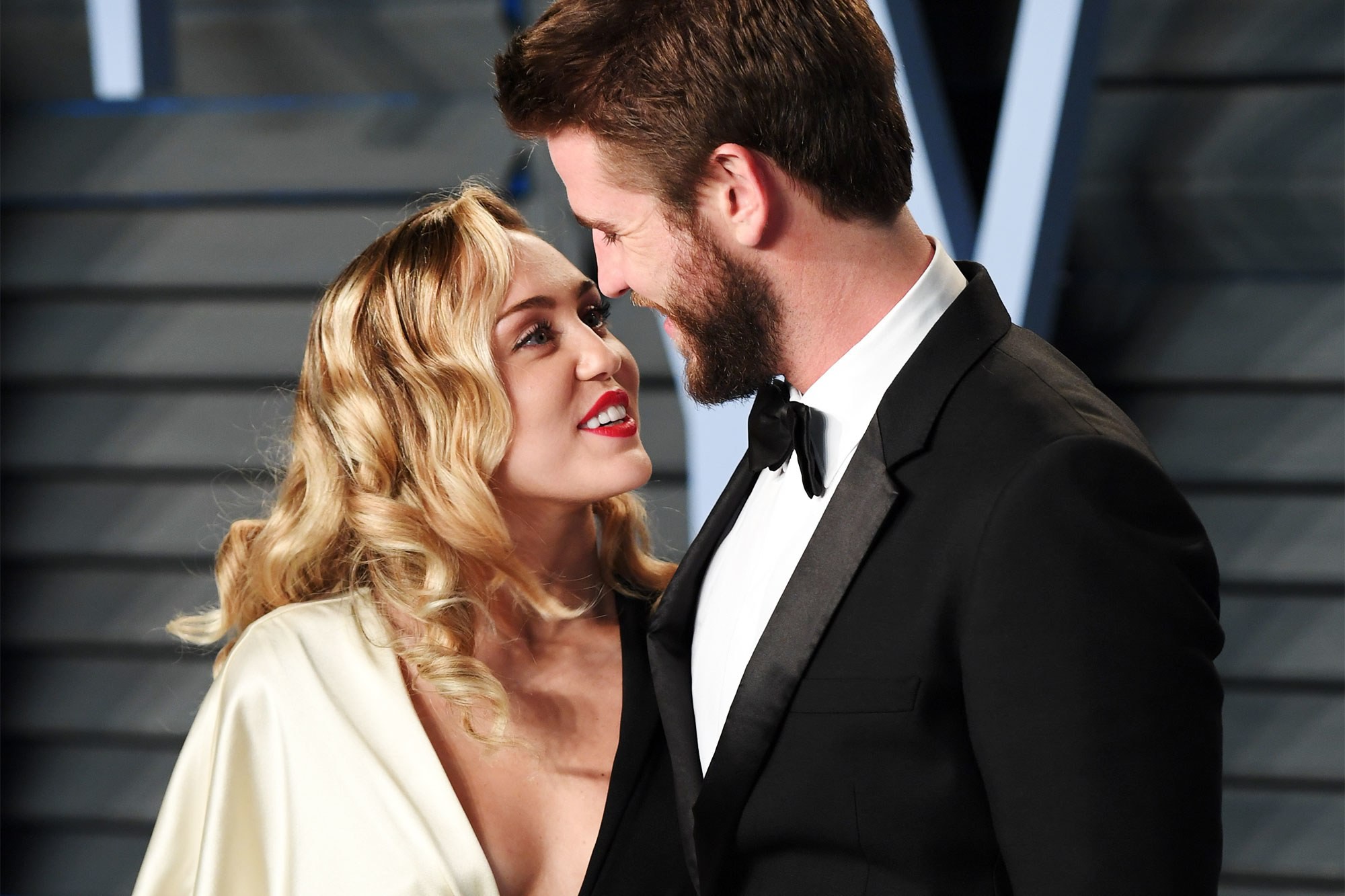 Miley Cyrus: Nàng công chúa Disney chinh phục cả thế giới và chàng hoàng tử đời mình bằng cái điên bản năng - Ảnh 11. Miley Cyrus: Nàng công chúa Disney chinh phục cả thế giới và chàng hoàng tử đời mình bằng cái điên bản năng - Ảnh 11.
