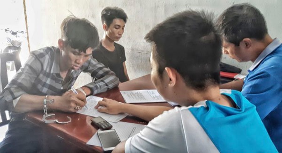 Triệt phá, bắt giữ 2 cô gái trẻ trong đường dây ma túy lớn ở Bà Rịa - Vũng Tàu - Ảnh 1. Triệt phá, bắt giữ 2 cô gái trẻ trong đường dây ma túy lớn ở Bà Rịa - Vũng Tàu - Ảnh 1.