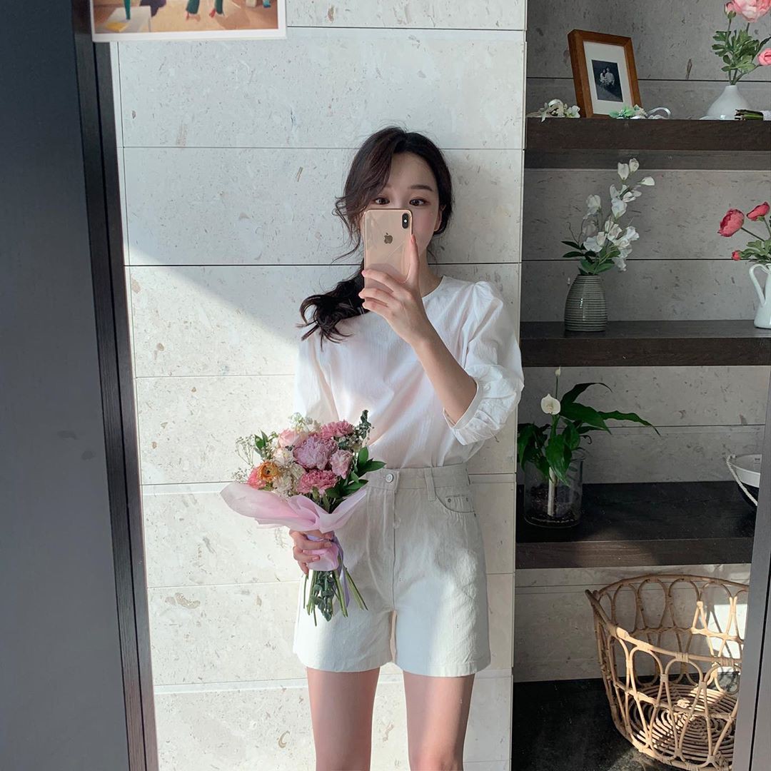 Nóng thế này cứ diện cả cây trắng là vừa mát lại vừa sang, và đây là 12 gợi ý đẹp tuyệt dành cho bạn - Ảnh 9. Nóng thế này cứ diện cả cây trắng là vừa mát lại vừa sang, và đây là 12 gợi ý đẹp tuyệt dành cho bạn - Ảnh 9.