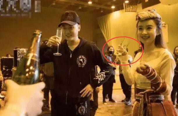 Chi tiết nhỏ nhặt khiến Dương Siêu Việt ăn đứt Triệu Lệ Dĩnh dù cùng bị chê bai xuất thân nông thôn - Ảnh 3. Chi tiết nhỏ nhặt khiến Dương Siêu Việt ăn đứt Triệu Lệ Dĩnh dù cùng bị chê bai xuất thân nông thôn - Ảnh 3.