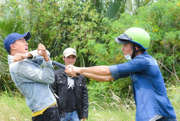 Tin được không, Quốc Trường trong Về Nhà Đi Con từng đóng vai... phạm nhân và phải cạo đầu trọc lóc - Ảnh 7.