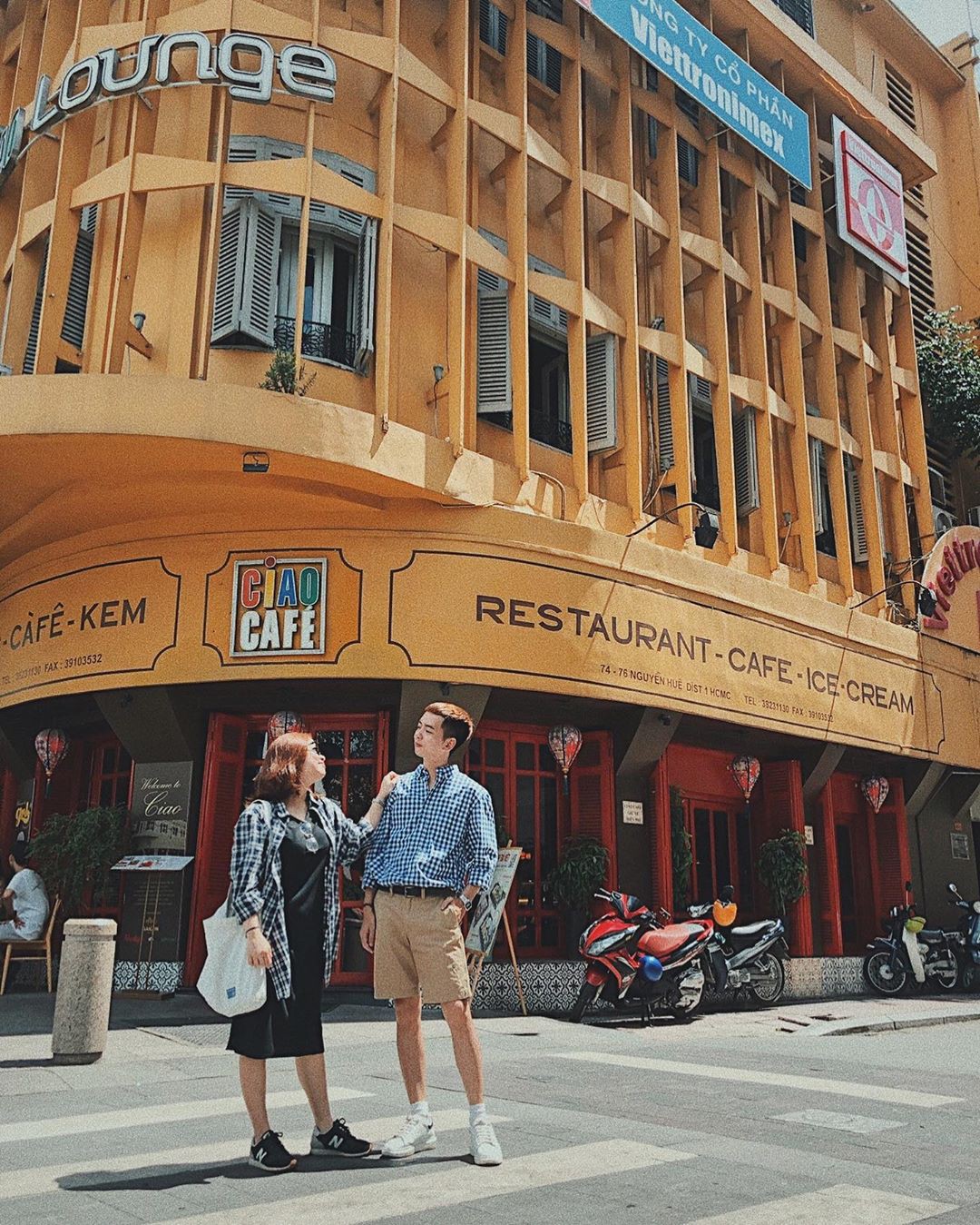 Sài Gòn với những điểm check-in độc đáo là nơi lý tưởng để bạn tạo ra những bức ảnh đầy sáng tạo và ấn tượng. Với địa điểm check-in độc đáo như phố đi bộ Nguyễn Huệ hay khu căn hộ Sài Gòn Pearl, bạn sẽ có những bức ảnh đẹp để chia sẻ trên mạng xã hội.