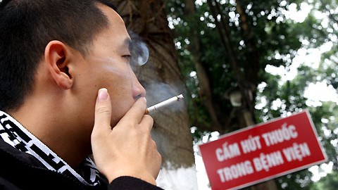 Nghiên cứu cách phạt nguội người hút thuốc lá tại nơi công cộng - Ảnh 4.