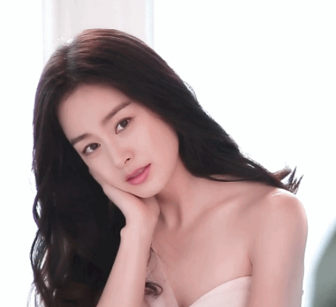 Đây là nhan sắc khiến Dispatch cũng phải mê mẩn của nữ thần sắc đẹp Kim Tae Hee khi đang mang thai con thứ 2 - Ảnh 2.