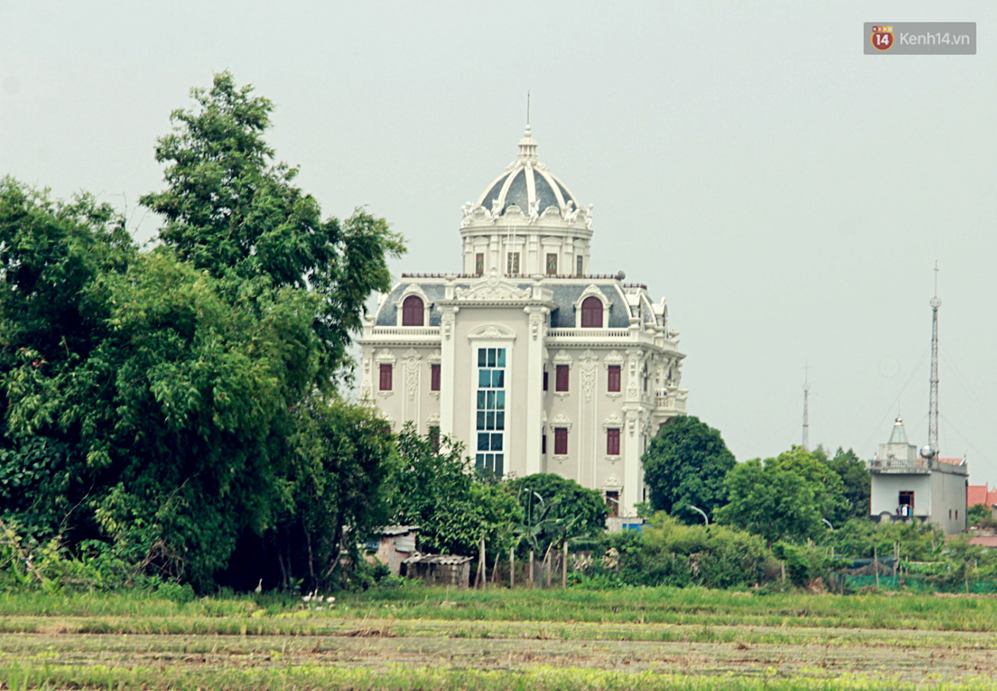 Về làng tỷ phú Nam Định chiêm ngưỡng những tòa lâu đài nguy nga tráng lệ theo phong cách Châu Âu - Ảnh 4.