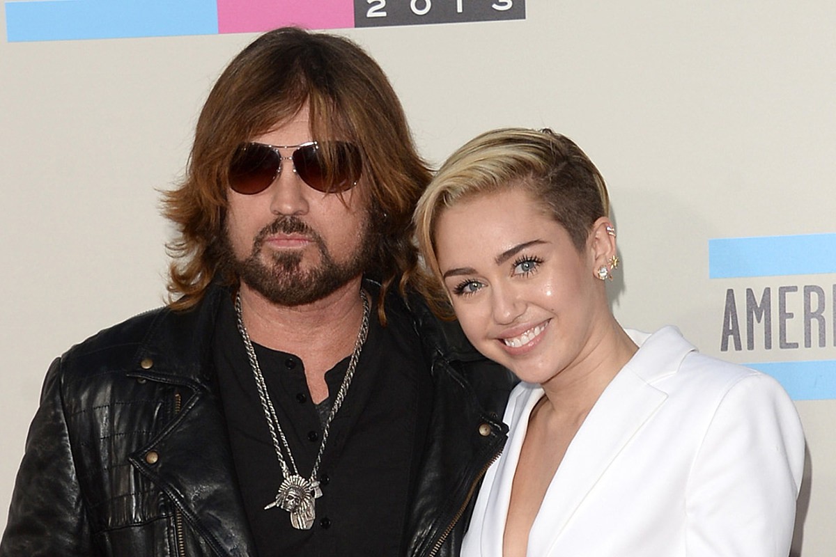 Отец сайрус. Отец сайрус. Отец майли сайрус фото. Майли сайрус и ее папа. Отец майли сайрус.