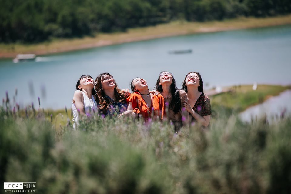 Chất chơi như hội bạn thân nhà người ta, rủ nhau lên Đà Lạt làm bộ ảnh kỷ yếu lầy không tả nổi rồi về - Ảnh 2. Chất chơi như hội bạn thân nhà người ta, rủ nhau lên Đà Lạt làm bộ ảnh kỷ yếu lầy không tả nổi rồi về - Ảnh 2.